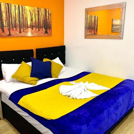 London 2 Bedroom Apartment, Kitchen, Reception And Private Garden Bagian luar foto