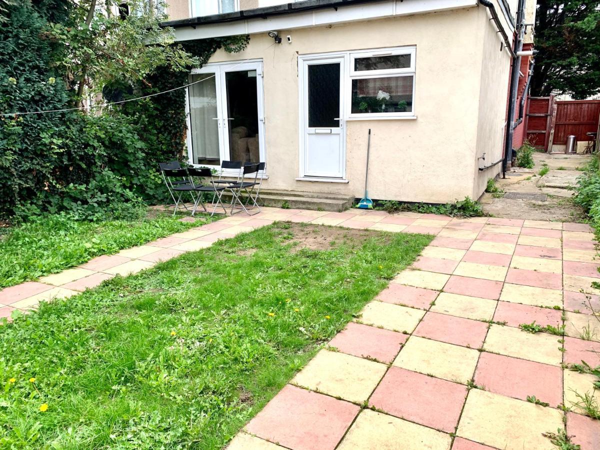 London 2 Bedroom Apartment, Kitchen, Reception And Private Garden Bagian luar foto