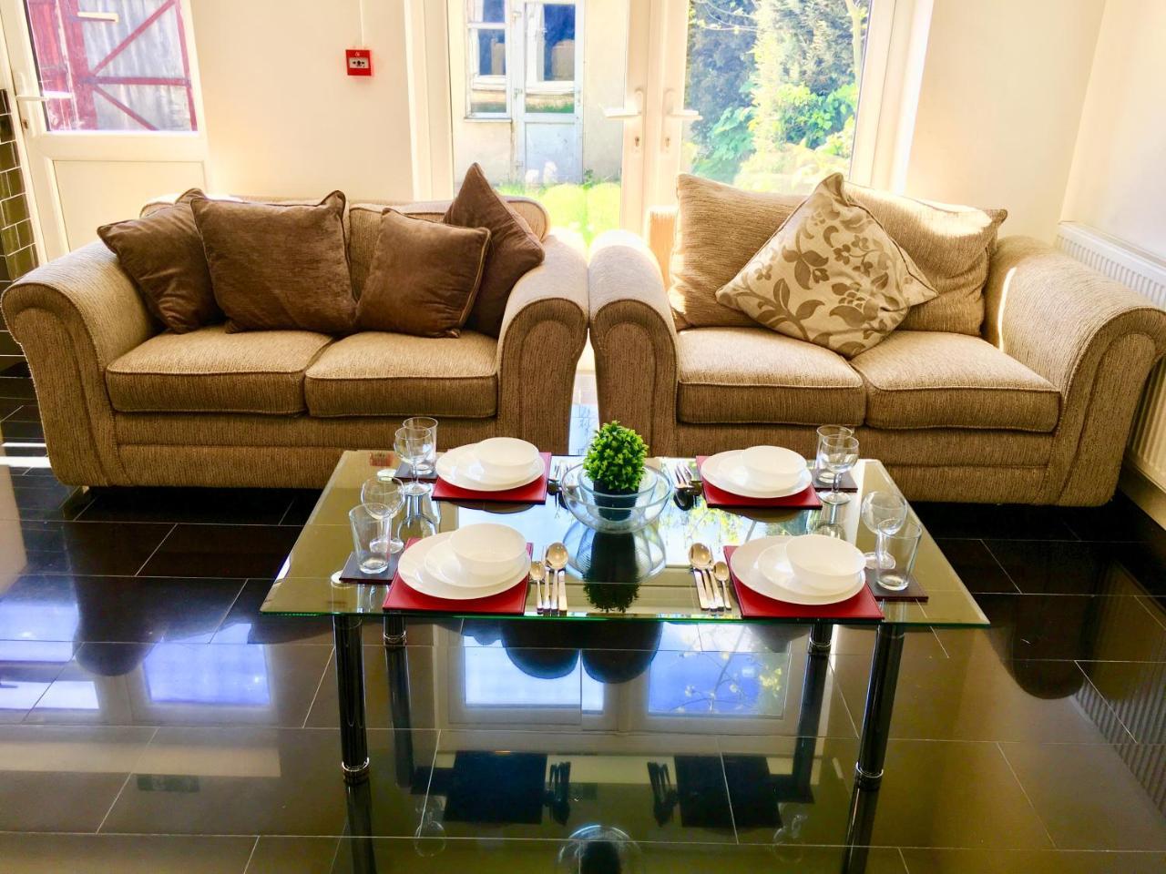 London 2 Bedroom Apartment, Kitchen, Reception And Private Garden Bagian luar foto