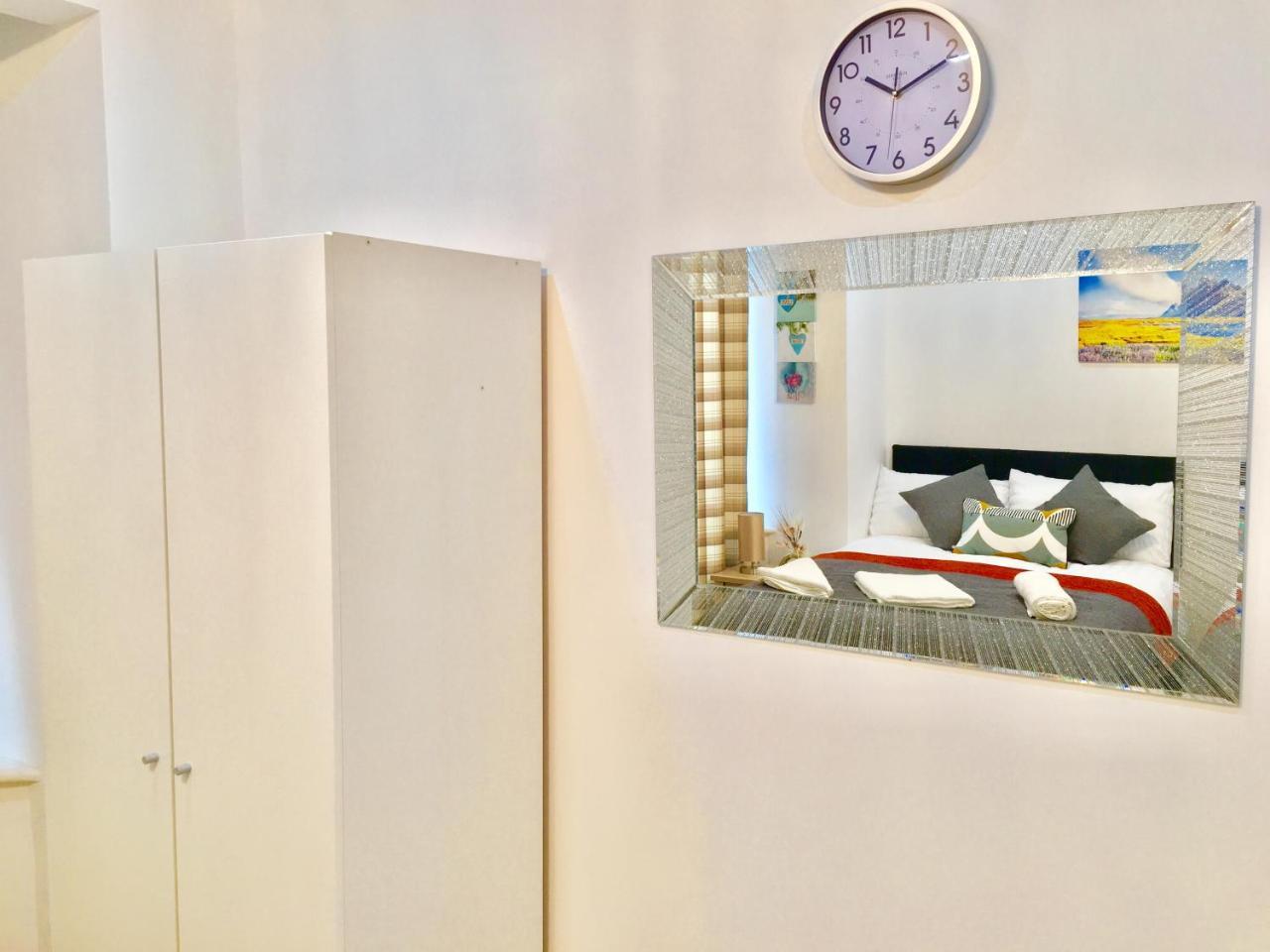 London 2 Bedroom Apartment, Kitchen, Reception And Private Garden Bagian luar foto