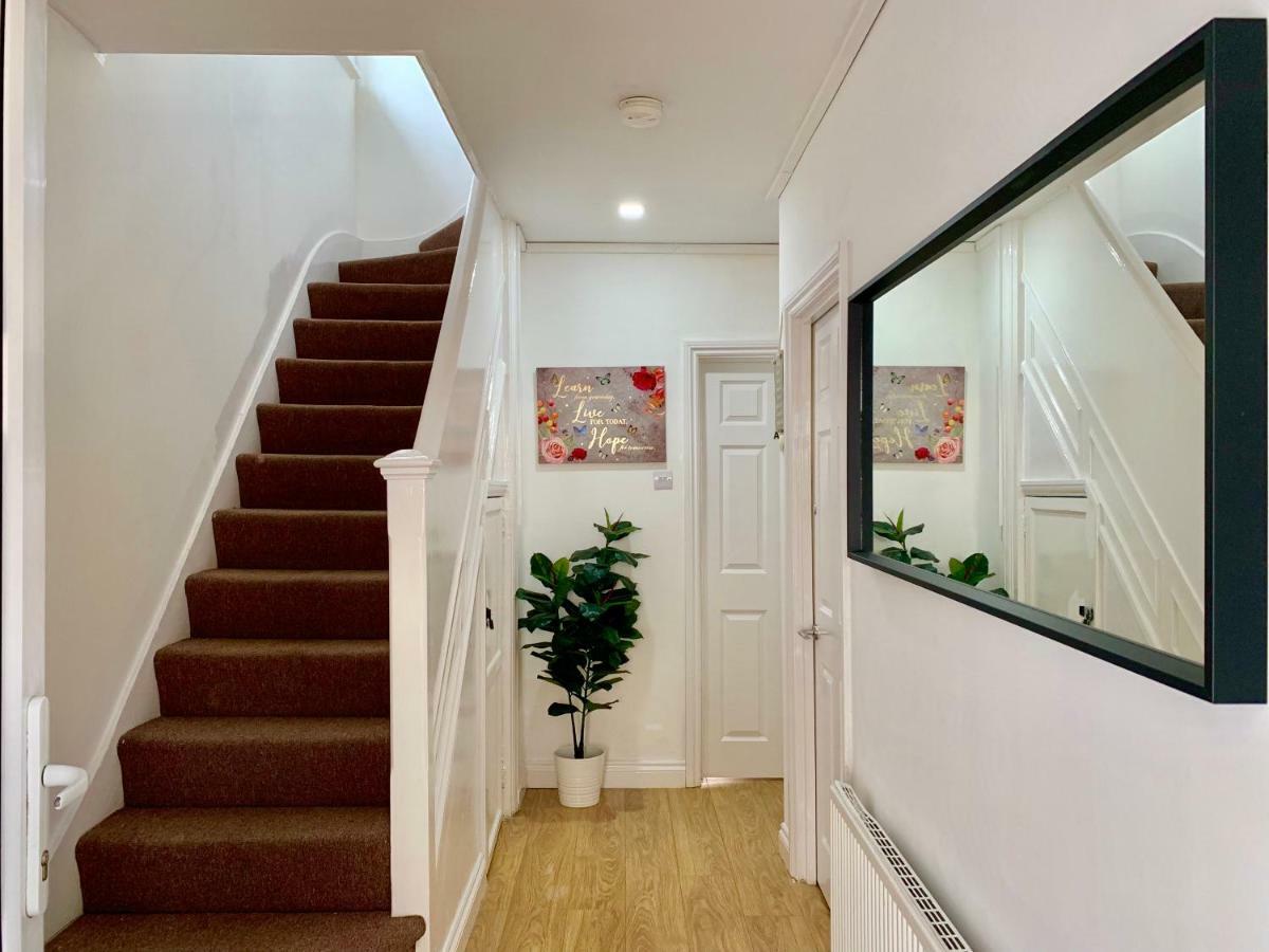 London 2 Bedroom Apartment, Kitchen, Reception And Private Garden Bagian luar foto