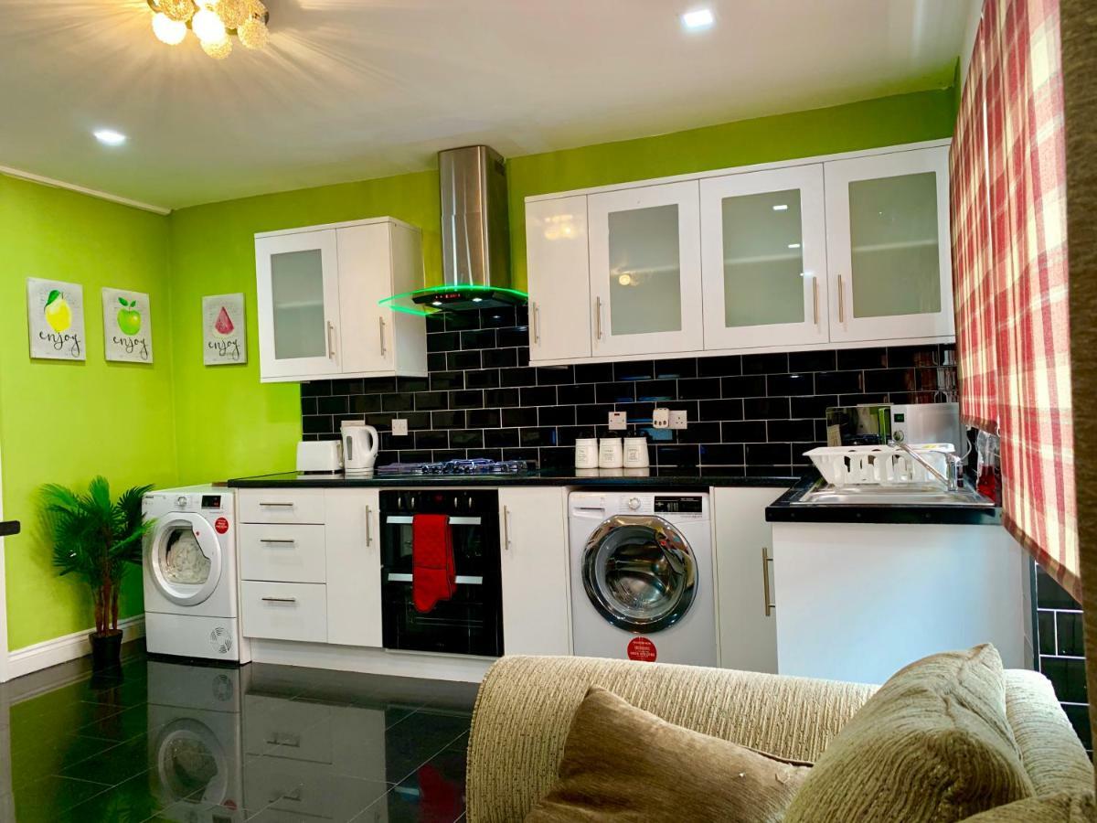 London 2 Bedroom Apartment, Kitchen, Reception And Private Garden Bagian luar foto