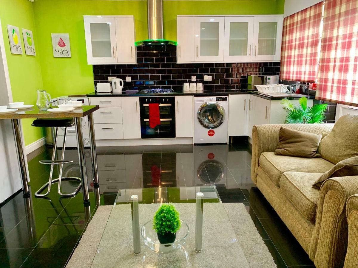 London 2 Bedroom Apartment, Kitchen, Reception And Private Garden Bagian luar foto