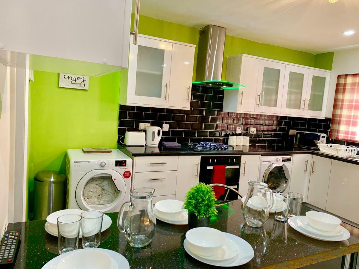 London 2 Bedroom Apartment, Kitchen, Reception And Private Garden Bagian luar foto
