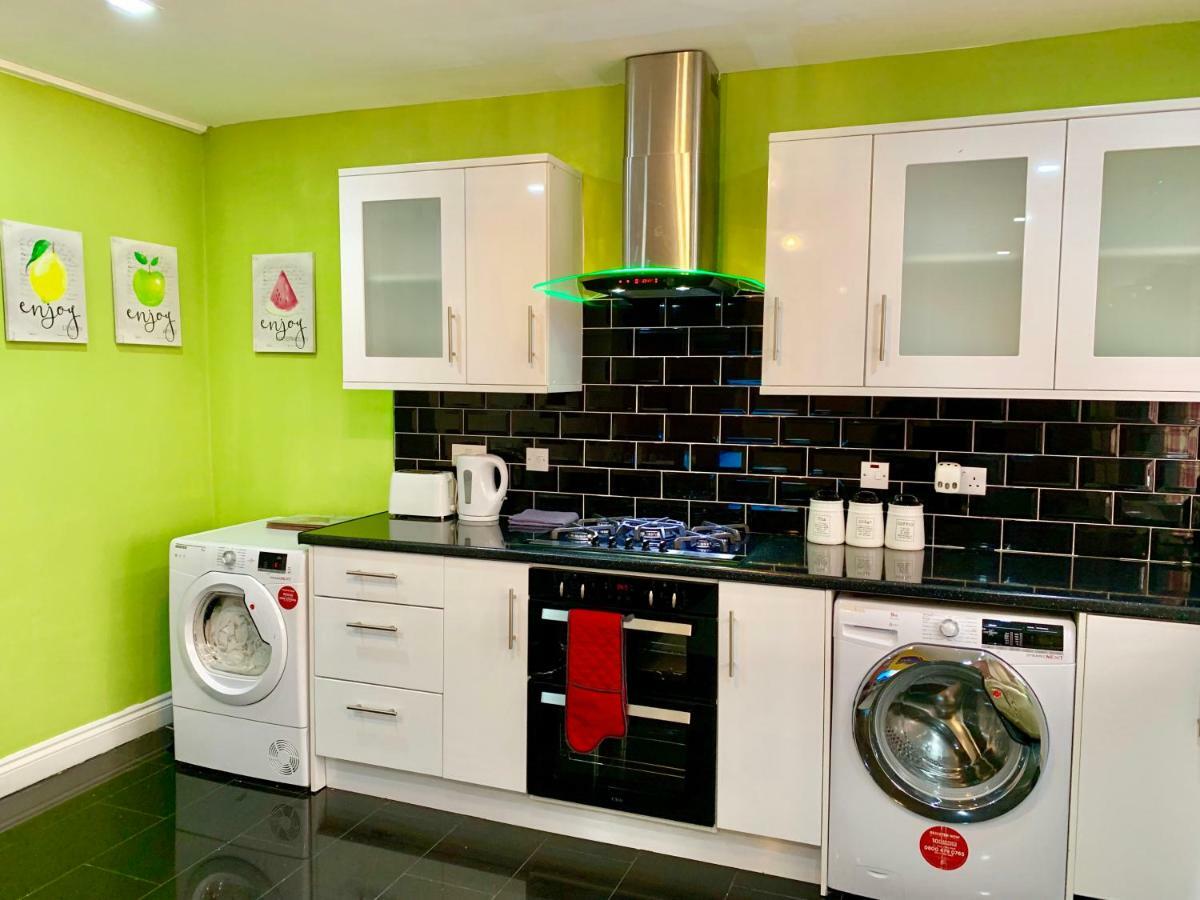 London 2 Bedroom Apartment, Kitchen, Reception And Private Garden Bagian luar foto