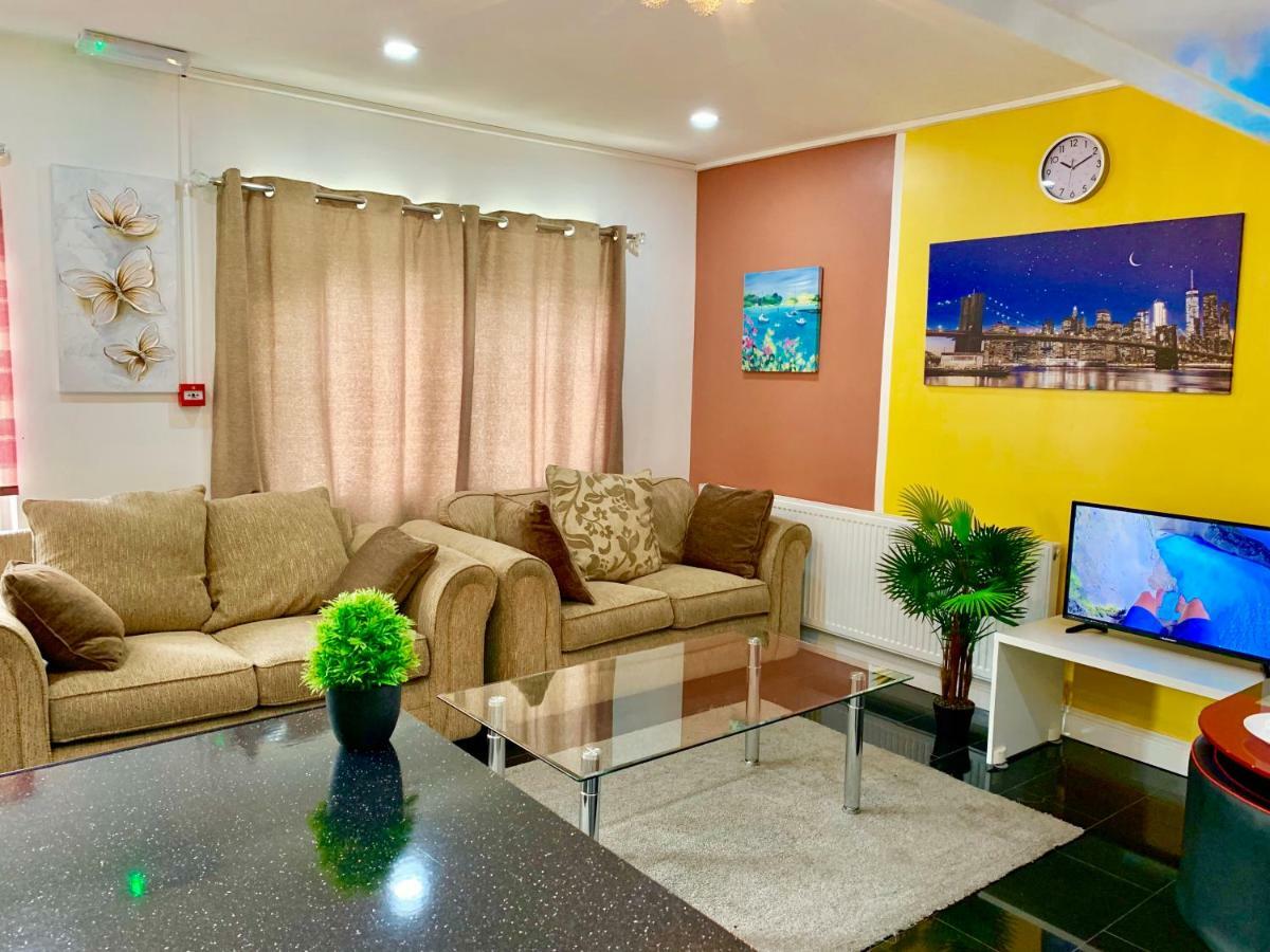 London 2 Bedroom Apartment, Kitchen, Reception And Private Garden Bagian luar foto