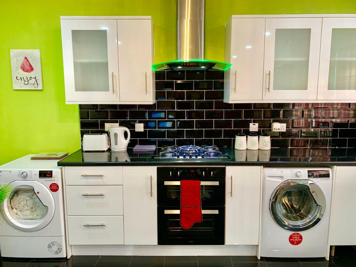 London 2 Bedroom Apartment, Kitchen, Reception And Private Garden Bagian luar foto