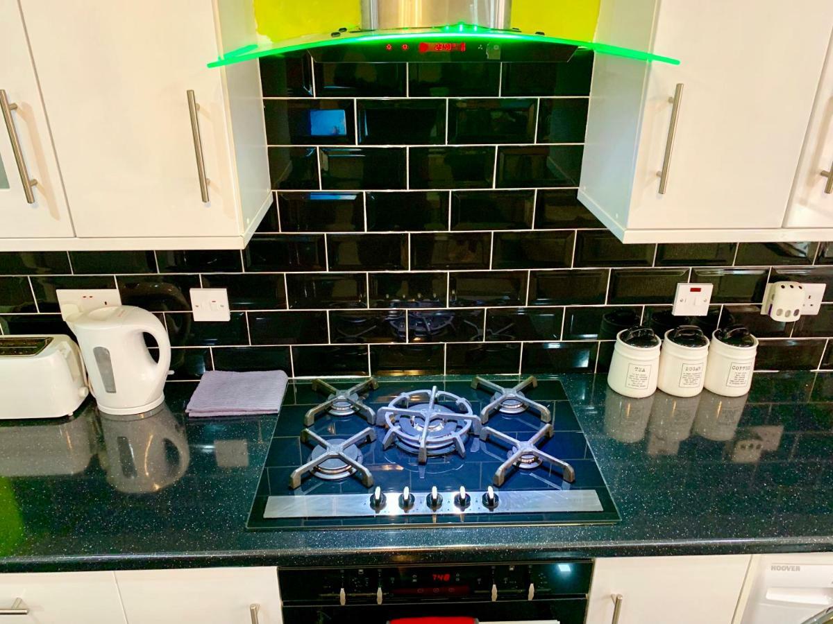 London 2 Bedroom Apartment, Kitchen, Reception And Private Garden Bagian luar foto
