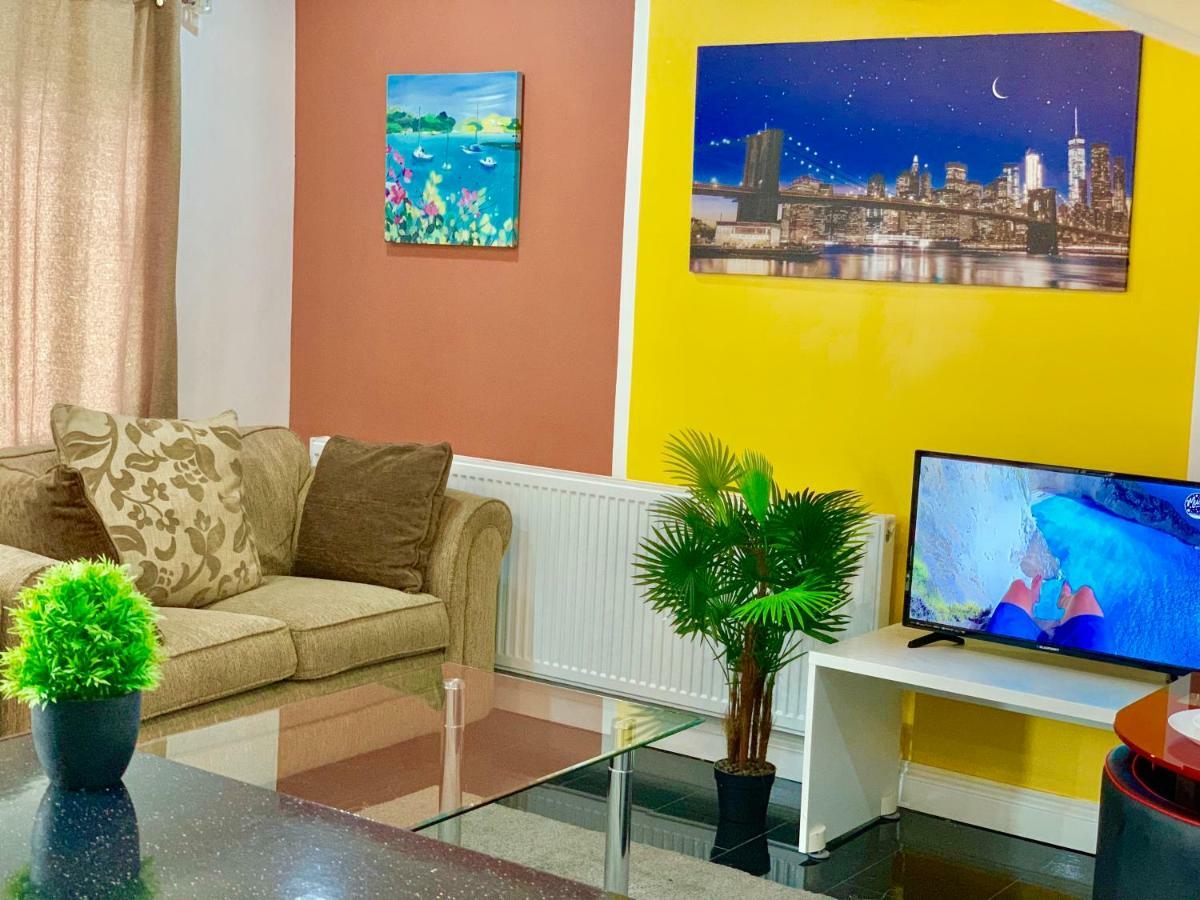 London 2 Bedroom Apartment, Kitchen, Reception And Private Garden Bagian luar foto
